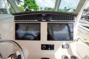 2023 Boston Whaler 380 Outrage thumbnail 13
