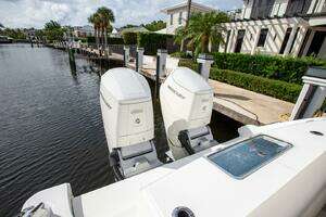 2023 Boston Whaler 380 Outrage thumbnail 19