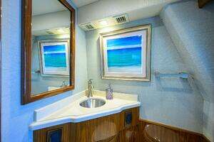 2021 Viking 72 Convertible thumbnail 10