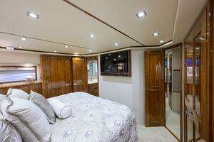 2021 Viking 72 Convertible thumbnail 13