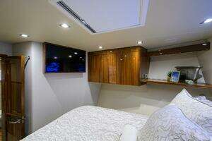 2021 Viking 72 Convertible thumbnail 17