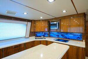2021 Viking 72 Convertible thumbnail 7