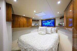 2021 Viking 72 Convertible thumbnail 16
