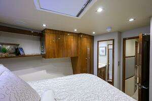 2021 Viking 72 Convertible thumbnail 18