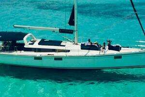 Sensible 2015 Beneteau Sense 55 Yacht For Sale in Grand Cayman 