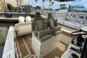 Chris Craft 30 Catalina- Helm Seating