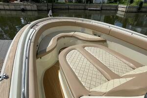 Chris Craft 30 Catalina- Bow Seating
