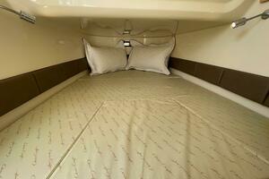 Chris Craft 30 Catalina- Cabin