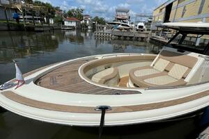 Chris Craft 30 Catalina- Bow
