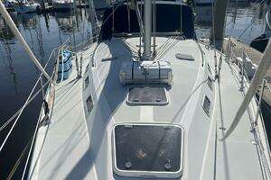 1999 Catalina 42 MK II thumbnail 35