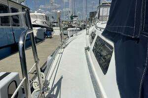 1999 Catalina 42 MK II thumbnail 8