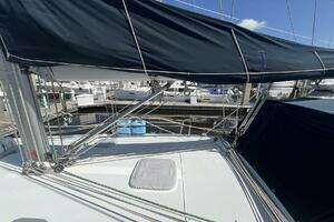 1999 Catalina 42 MK II thumbnail 40