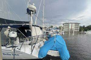 1999 Catalina 42 MK II thumbnail 45