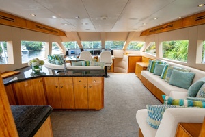 TOP SHELF 80ft Hatteras Yacht For Sale