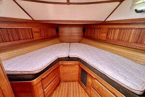 2002 Sabreline 36 Flybridge thumbnail 19