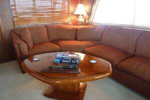 1987 Hatteras Flybridge thumbnail 5