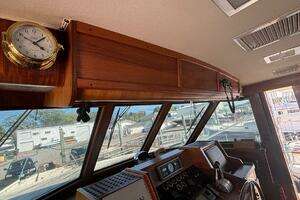 1987 Hatteras Flybridge thumbnail 11