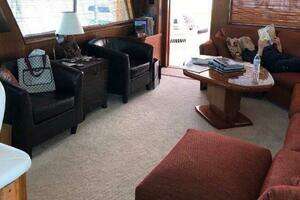 1987 Hatteras Flybridge thumbnail 3