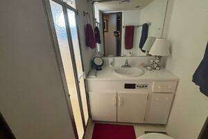 1987 Hatteras Flybridge thumbnail 22