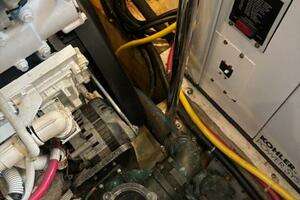 2006 Carver 43 Motor Yacht thumbnail 139