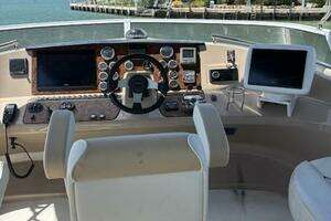 2006 Carver 43 Motor Yacht thumbnail 23
