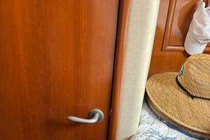 2006 Carver 43 Motor Yacht thumbnail 75