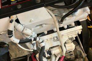 2006 Carver 43 Motor Yacht thumbnail 137