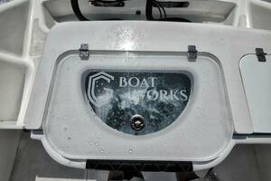 2022 CG Boat Works 35 M-Series livewell with water splashes on the lid.