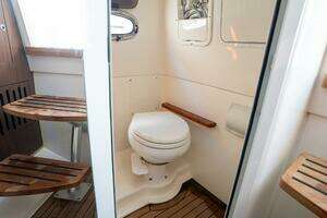 2020 Boston Whaler 380 Outrage Center Console thumbnail 31