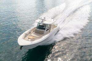 2020 Boston Whaler 380 Outrage Center Console thumbnail 10