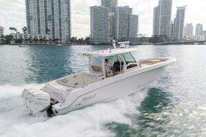 2020 Boston Whaler 380 Outrage Center Console thumbnail 8