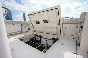 2020 Boston Whaler 380 Outrage Center Console thumbnail 35