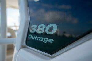2020 Boston Whaler 380 Outrage Center Console thumbnail 15