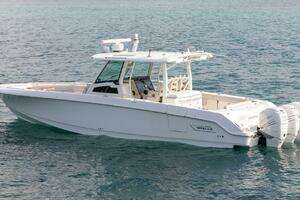 2020 Boston Whaler 380 Outrage Center Console thumbnail 5