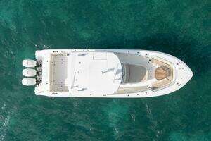2020 Boston Whaler 380 Outrage Center Console thumbnail 6
