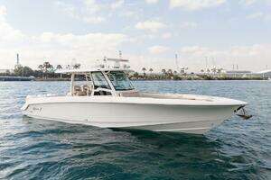 2020 Boston Whaler 380 Outrage Center Console thumbnail 3
