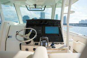 2020 Boston Whaler 380 Outrage Center Console thumbnail 27