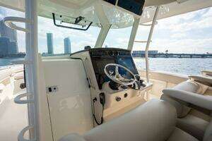 2020 Boston Whaler 380 Outrage Center Console thumbnail 26