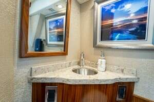 2018 Viking 72 Convertible thumbnail 39