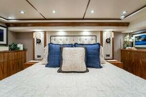 2018 Viking 72 Convertible thumbnail 40