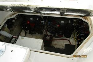 29' Chaparral engine room access