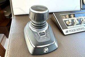 2020 Four Winns Vista 355 Coupe OB thumbnail 23