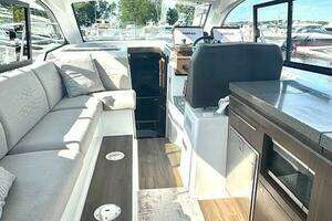 2020 Four Winns Vista 355 Coupe OB thumbnail 12