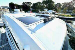 2020 Four Winns Vista 355 Coupe OB thumbnail 9