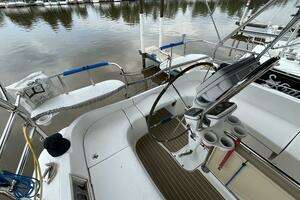 2004 Hunter 41 thumbnail 16