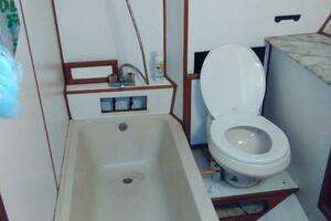 1983 Sea Ranger MKII Pilothouse Flybridge Trawler thumbnail 24