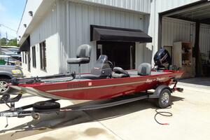 17ft Tracker Yacht For Sale
