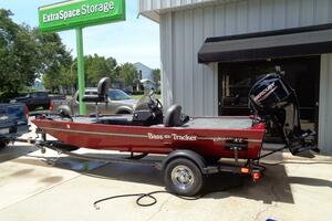17ft Tracker Yacht For Sale