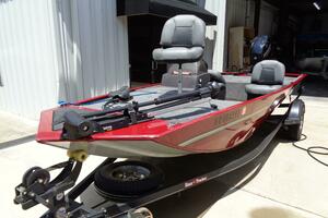17ft Tracker Yacht For Sale