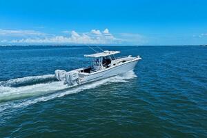 2022 World Cat 400 CC-X - Profile Stern 3/4 Starboard